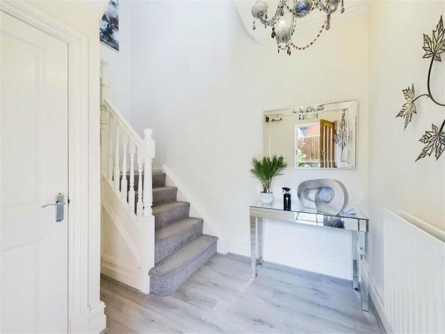 Upmarket Apartment In Ormskirk Exterior foto